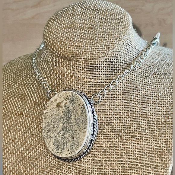 German Fern-Like Dendritic Agate Necklace - Picture 8 of 9